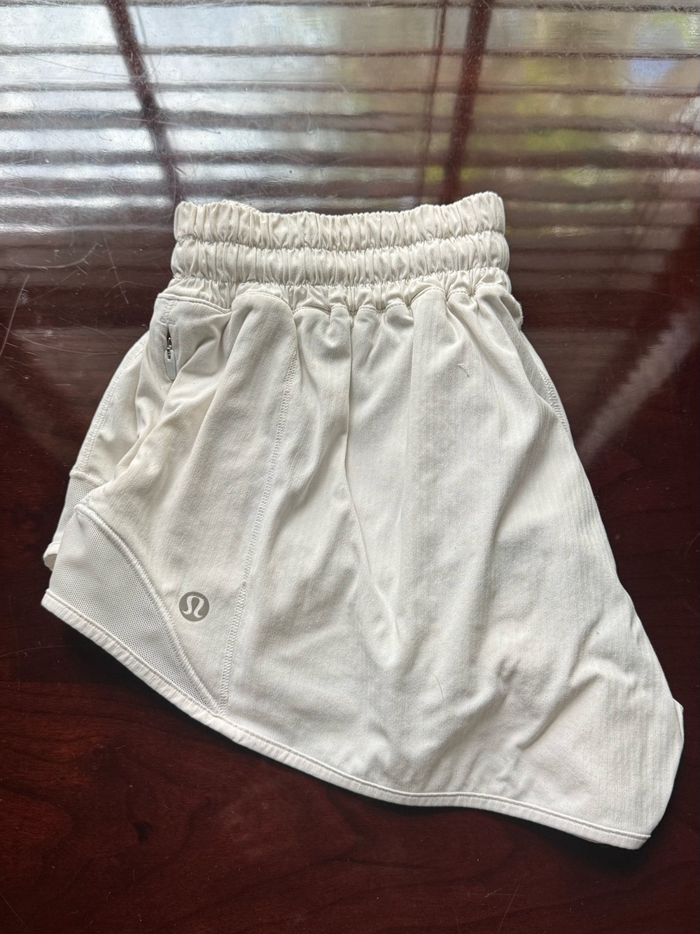 Lululemon Hotty Hot Low Rise Shorts 2.5” (Size 4)